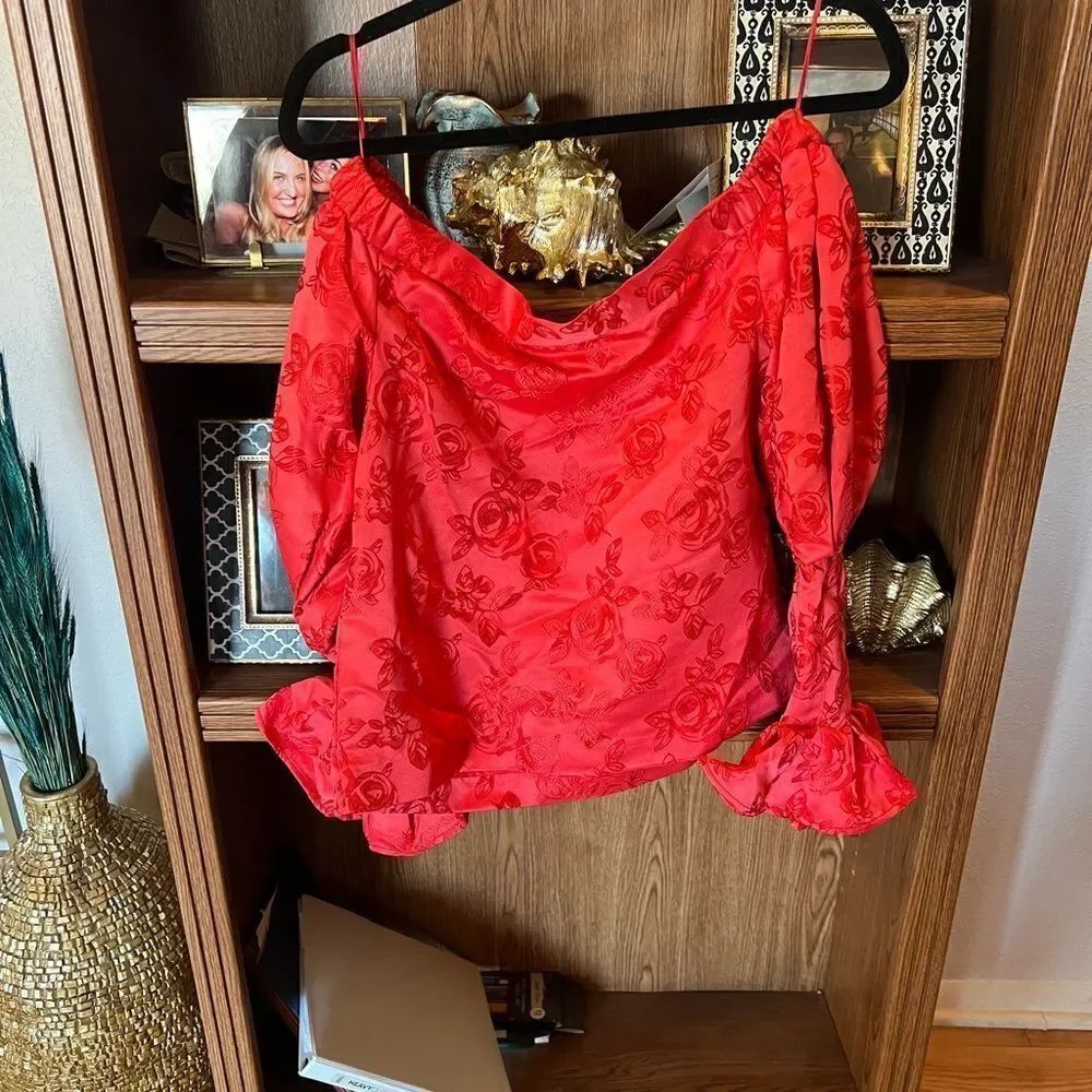 NWT C/MEO LEVITY RED TOP - Picture 5 of 5